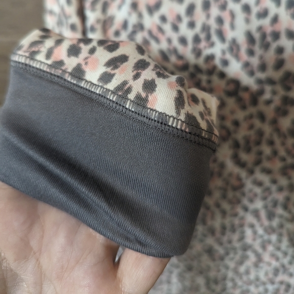 New with tags PJ top leopard long sleeves super soft size S - Picture 4 of 5